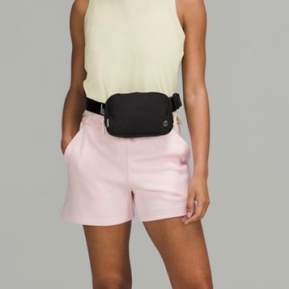 NWT LULULEMON EVERYWHERE SIGNATURE BELT BAG - Picture 5 of 6